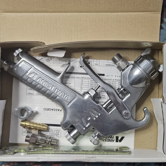 Anest Iwata Spray Gun W-71 - Picture 3 of 3